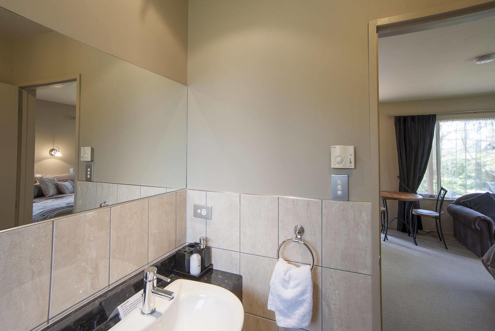אגם טה אנאו Blue Ridge Studios And Bed & Breakfast מראה חיצוני תמונה